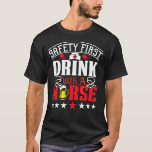 T-shirt Safety First Boire Avec Une Infirmière Sur Interna