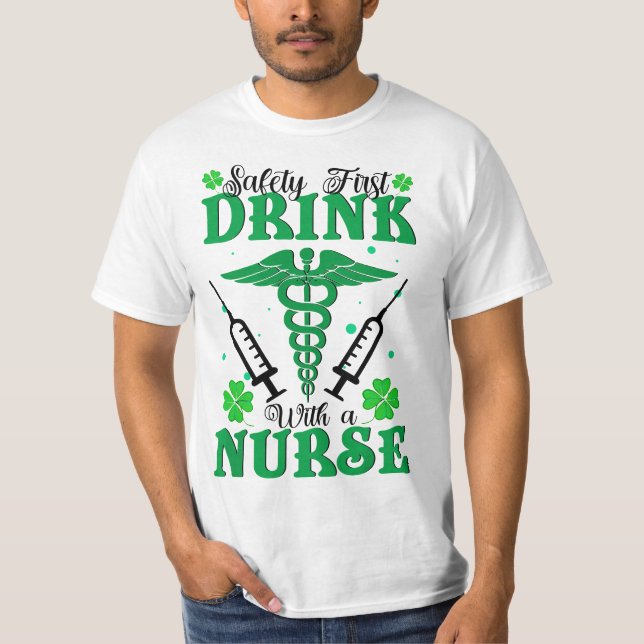 T-shirt Safety First Drink With A Nurse St Patrick's Day  (Devant)
