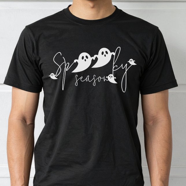 T-shirt Saison éffrayante Formes fantômes Typographie Hall (Disclaimer: This image is a digital mockup.)