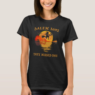 T-shirt Salem 1692 Ils Ont Manqué Une Sorcière Riding Sall