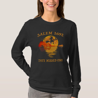 T-shirt Salem 1692 Ils Ont Manqué Une Sorcière Riding Sall