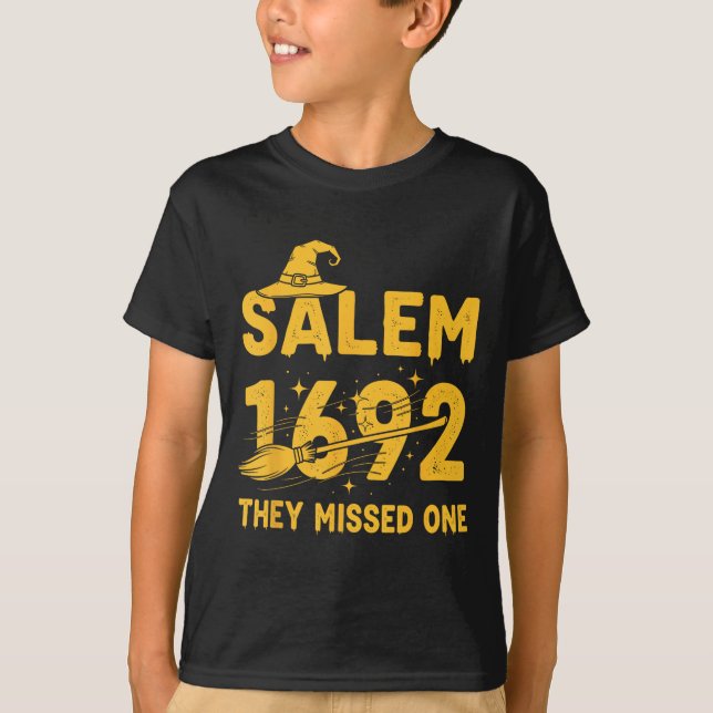 T-shirt Salem 1692 Ils Ont Manqué Une Sorcière Salem Hallo (Devant)