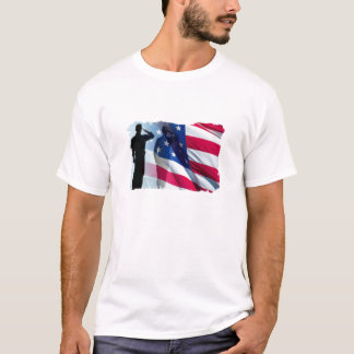 T-shirt Salut militaire de jour de vétérans le drapeau