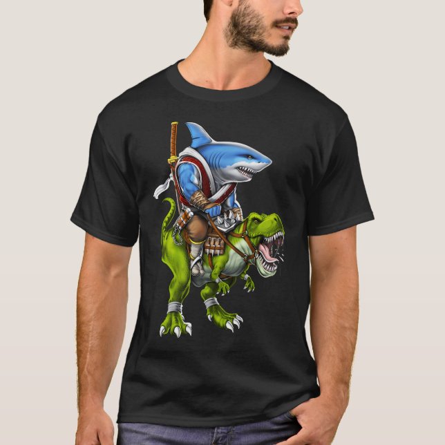 T-shirt Samouraï Requin Chevauchant un Dinosaure T-Rex (Devant)