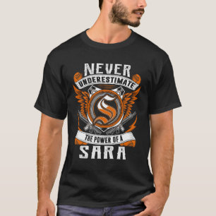 T-shirt Sara - Ne jamais sous-estimer personnalisé