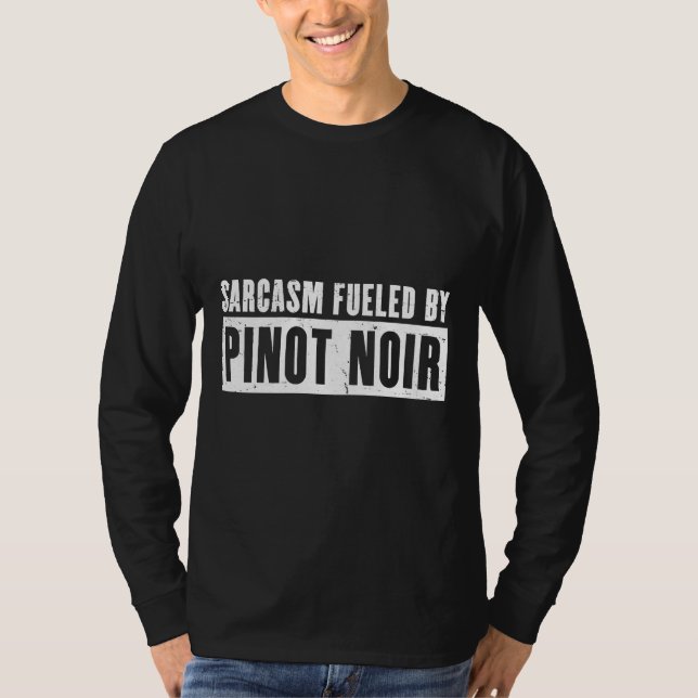 T-shirt Sarcasme Alimenté Par Les Boveurs De Vins Pinot No (Devant)
