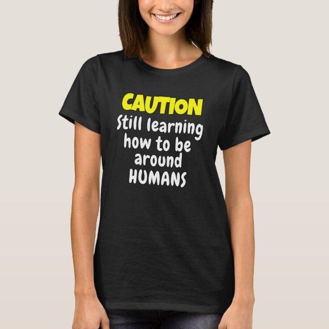 T-shirt Sarcastic Humor Caution Still Learning How Be Arou (Devant)