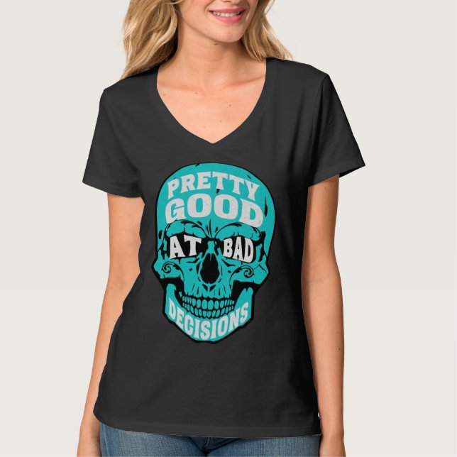 T-shirt Sarcastic Humor Pretty Good At Bad Decisions Skull (Devant)