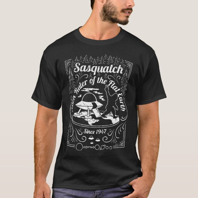 T-shirt Sasquatch Alien de la Terre plate depuis 1947 (Devant)