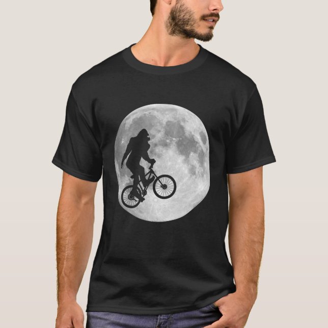 T-shirt Sasquatch Bigfoot sur le vélo en ciel avec le (Devant)