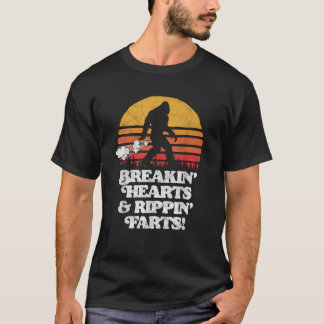 T-shirt Sasquatch Breakin Hearts Rippin Farts Funny Bigfoo