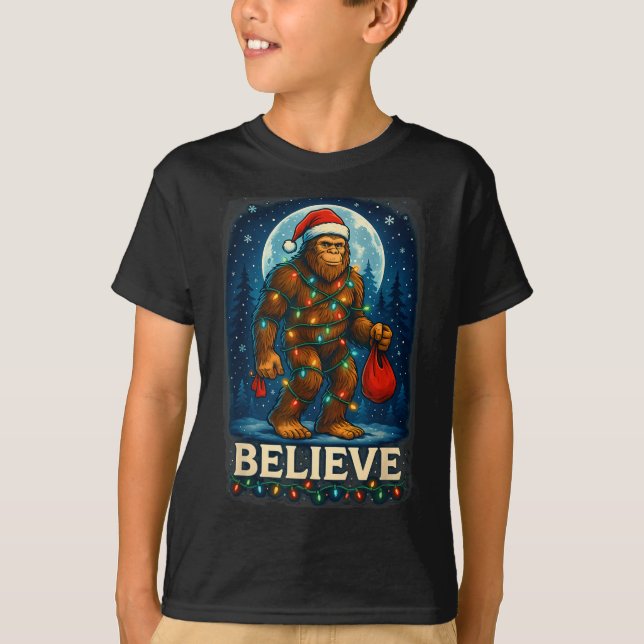 T-shirt Sasquatch Christmas Lights Holiday Believe  (Devant)