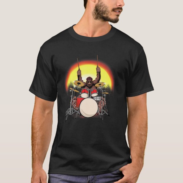 T-shirt Sasquatch Drummer Art Bigfoot Jouer des tambours R (Devant)