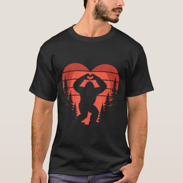 T-shirt Sasquatch Valentine's Day - Bigfoot Heart Sungles  (Devant)