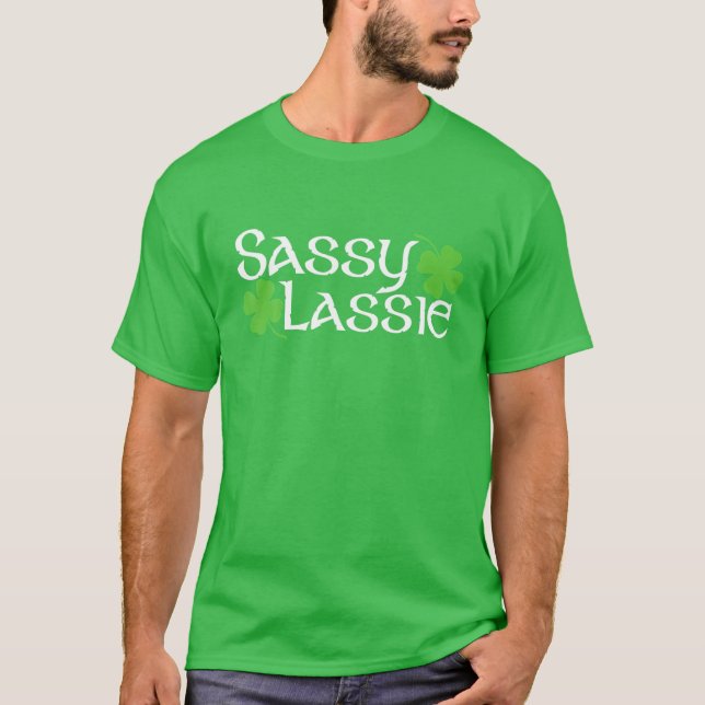T-shirt Sassy Lassie Drôle Shamrock de Jour de la Saint Pa (Devant)