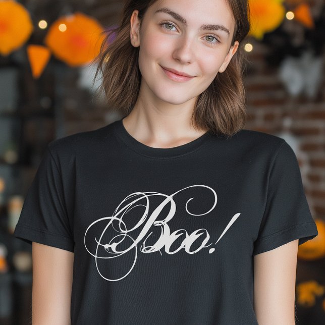 T-shirt Script Boo Elegant Halloween Éffrayant (A chic Halloween design that keeps it simple and stylish)