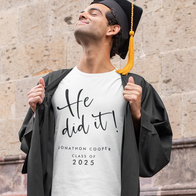 T-shirt Script Moderne Il L'A Fait Nom 2023 Graduation (Créateur téléchargé)