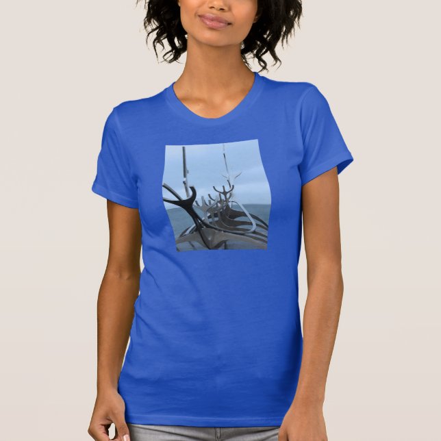 T-shirt Sculpture en bateau de Viking d'islandais (Devant)