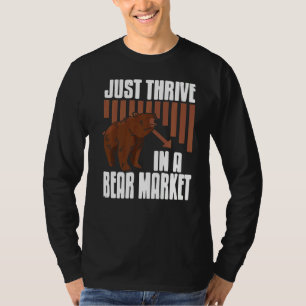 T-shirt Se Développer Dans Un Cool Du Marché De L'Ours Pré