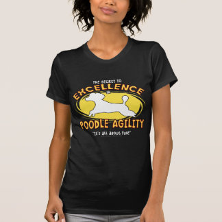 T-shirt secret d'obscurité de dames de caniche