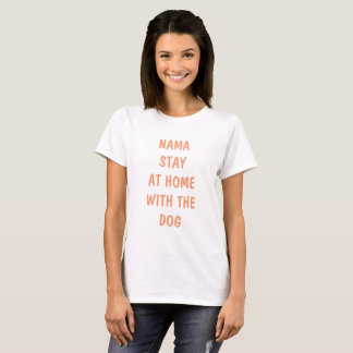 T-shirt Séjour de Nama à la maison avec le chien