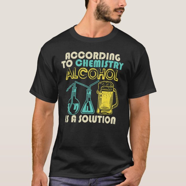 T-shirt Selon La Chimie L'Alcool Est Une Solution (Devant)