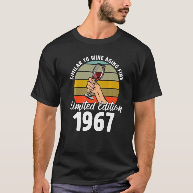 T-shirt Semblable au vieillissement du vin fin né en 1967  (Devant)