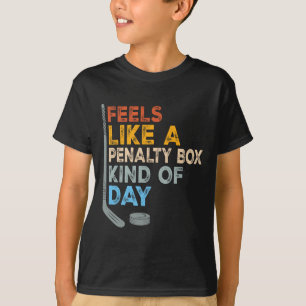 T-shirt Semble être une sorte de journée en boîte de pénal