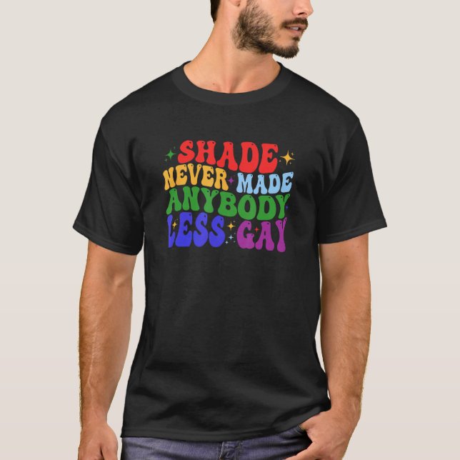 T-shirt Shade Never Made Anybody Less Gay LGBTQ Rainbow Pr (Devant)