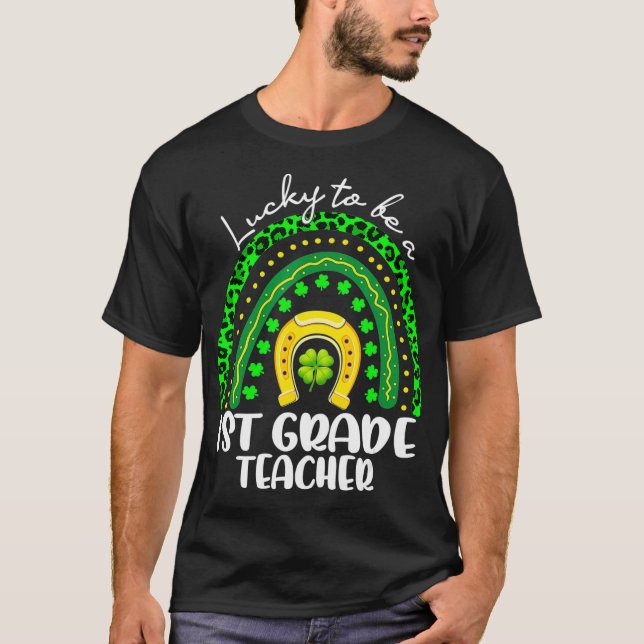 T-shirt Shamrock Rainbow Lucky Be 1st Grade Teacher Pat (Devant)