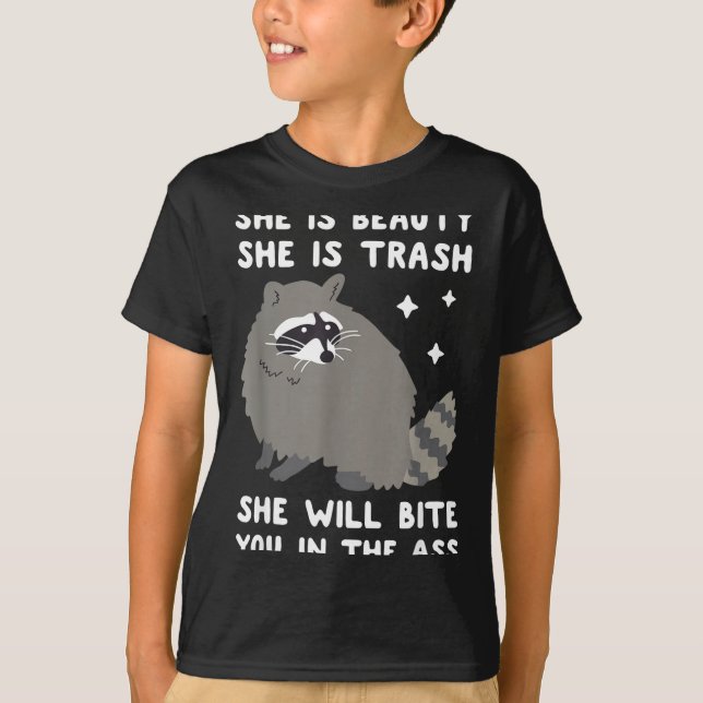 T-shirt She Is Beauty She Is Trash She Will Bite You In Ra (Devant)