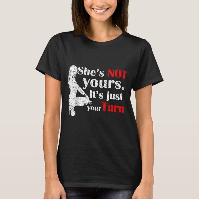 T-shirt She Is Not Yours It Is Just Your Turn Retro Funny  (Devant)