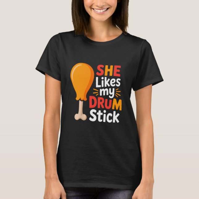 T-shirt She Likes My Drum Stick Funny Foodie Shirt For Tha (Devant)
