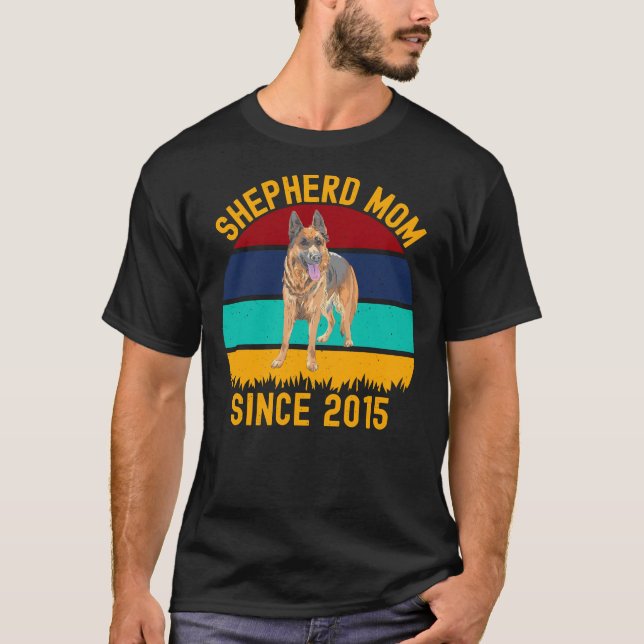 T-shirt Shepherd Mom Since 2015  Dogs (Devant)