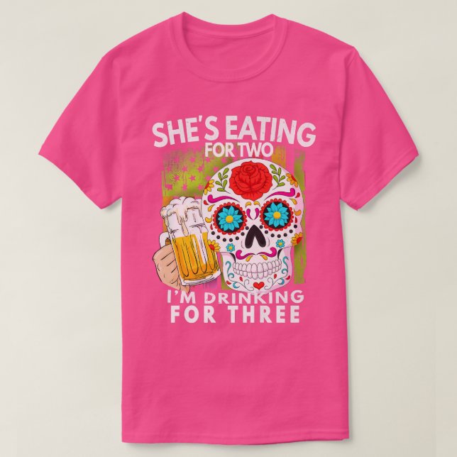 T-shirt Shes Eating For 2 Im Drinking For 3 Pregnancy Anno (Design devant)