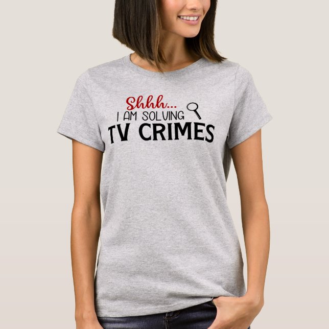 T-shirt Shhtt... Je résouds les crimes de la télévision Vé (Devant)