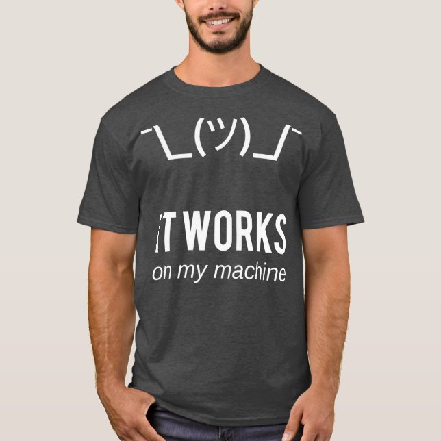 T-shirt Shrug il fonctionne sur ma machine Funny Programme (Devant)