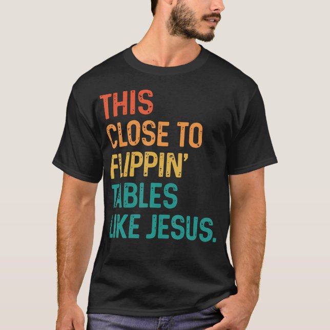 T-shirt Si Près De Renverser Les Tables Comme (Devant)