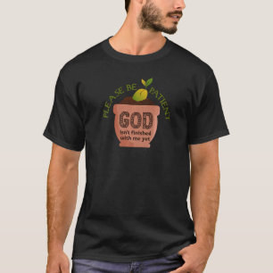 T-shirt S'il vous plaît soyez patient, Dieu n'a pas fini P