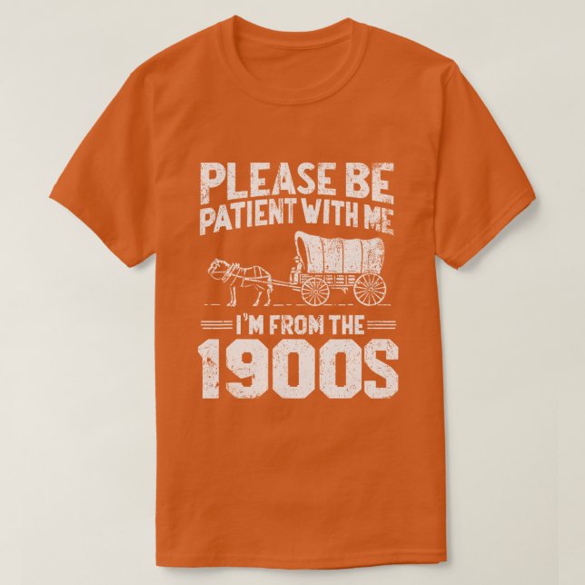 T-shirt S'il vous plaît soyez patient Je suis du 1900s amu (Design devant)
