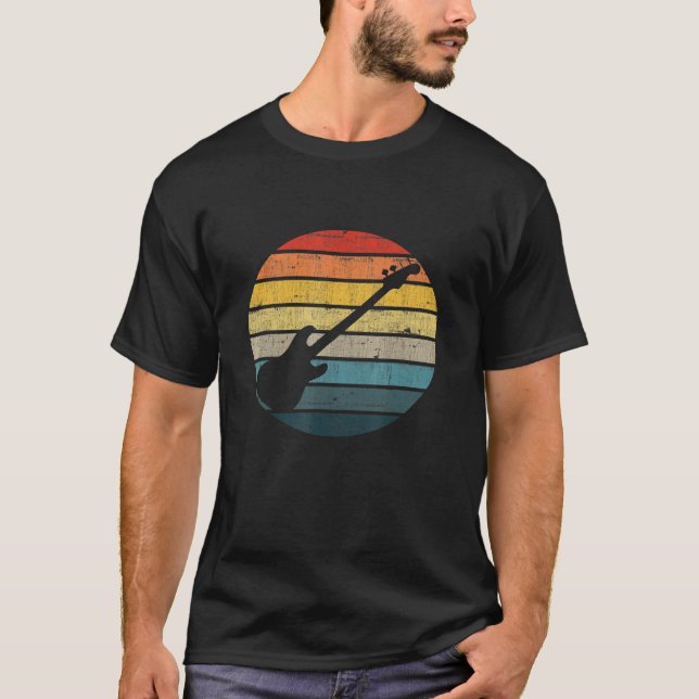 T-shirt Silhouette de basse sur un coucher de soleil rétro (Devant)