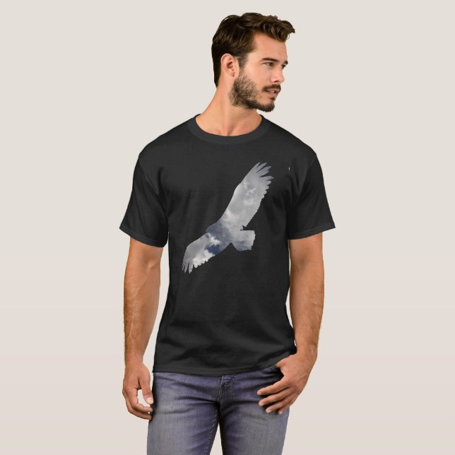 T-shirt Silhouette d'oiseau en vol soutenue par des nuages (Devant entier)