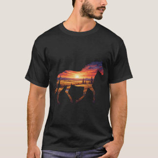 T-shirt Silhouette majestueuse de cheval sauvage au couche