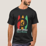 T-shirt Silver Strand California Beach Retro Surfing<br><div class="desc">Silver Strand California Surfer Beach. Design rétro vintage pour les surfeurs qui aiment surfer et surfer sur les vagues de l'océan. Vacances d'été cool, vacances de printemps marchandises pour ceux qui aiment le soleil chaud, le temps tropical, bronzage sous le palmier. Un design grandiose et déprimé à porter tout en...</div>