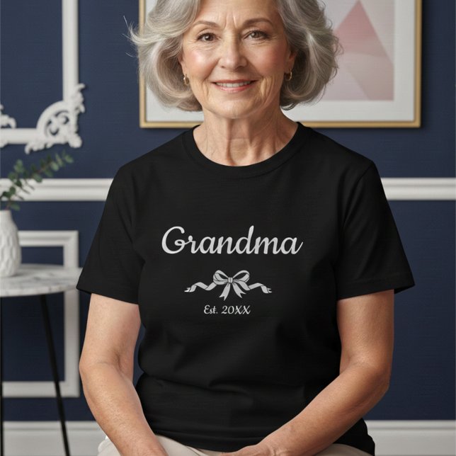 T-shirt Simple Script Bow Grand-mère Année d'établissement (Créateur téléchargé)