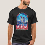 T-shirt Singapore Marina Bay Night Travel Art Vintage<br><div class="desc">Modèle de voyage vectoriel rétro de Singapour. Marina Bay est un quartier haut de gamme de gratte-ciel,  d'hôtels chics et de centres commerciaux de luxe. Elle est connue pour la grande roue Singapore Flyer Ferris et les conservatoires de fleurs et les superarbres colorés des jardins de la baie.</div>