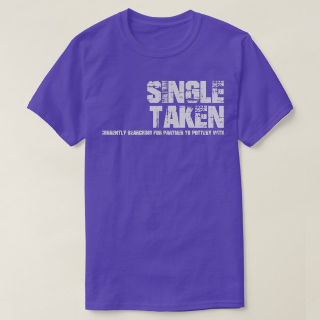 T-shirt SingleTakenRecherche Actuellement De Partenaire À  (Design devant)