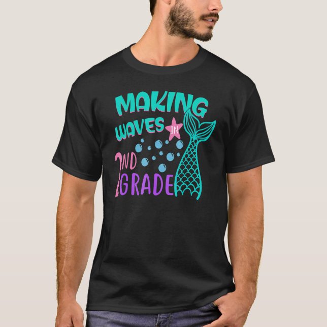 T-shirt Sirène Fabriquant Des Vagues En Filles De 2E Année (Devant)