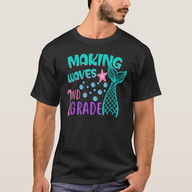 T-shirt Sirène Fabriquant Des Vagues En Filles De 2E Année (Devant)
