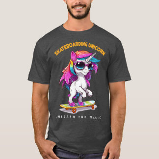 T-SHIRT SKATEBOARDING UNICORN